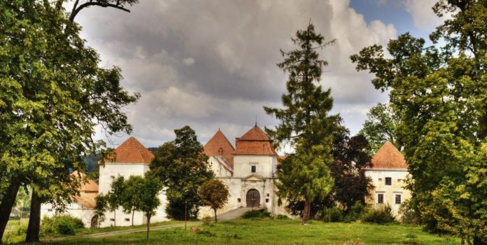7 приголомшливих замків України, де ви не зустрінете туристів
