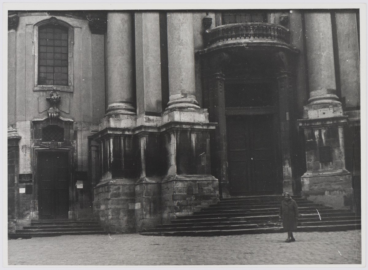 Вхід у Львівський музей історії релігії та атеїзму (Домініканський собор), фото 1976 року