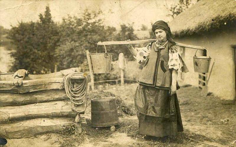 Українська жінка. Фото невідомого автора, 1890-ті