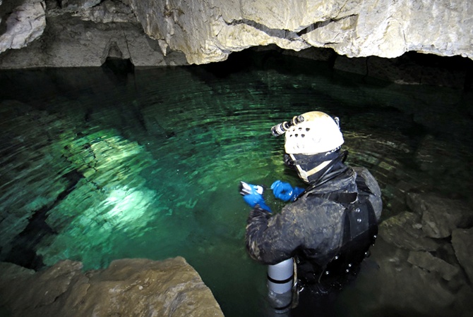 На Тернопільщині відкрили найглибше підземне озеро
