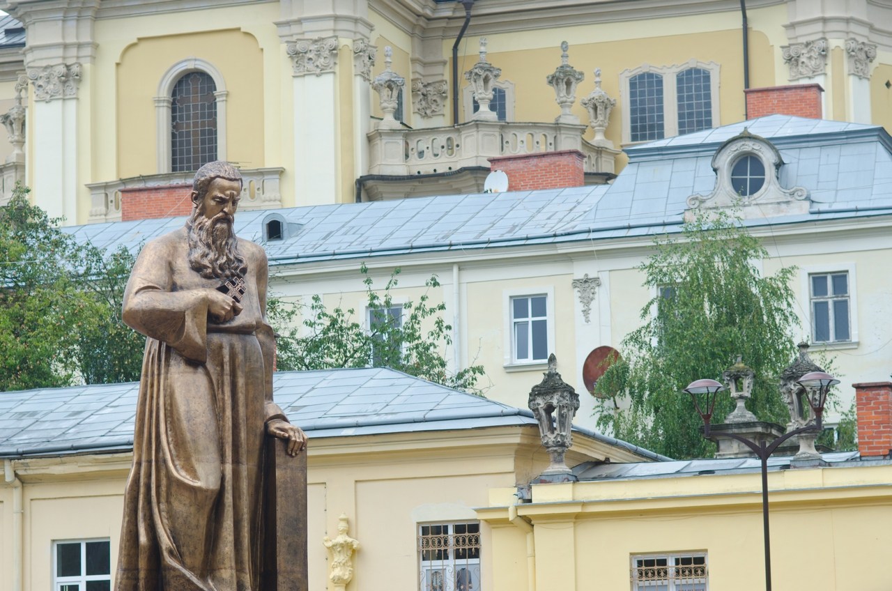Пам'ятник Андрею Шептицькому у Львові.