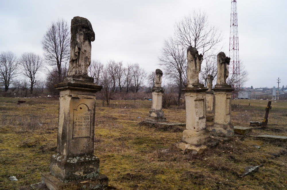 Дарахів. Загадкове кладовище