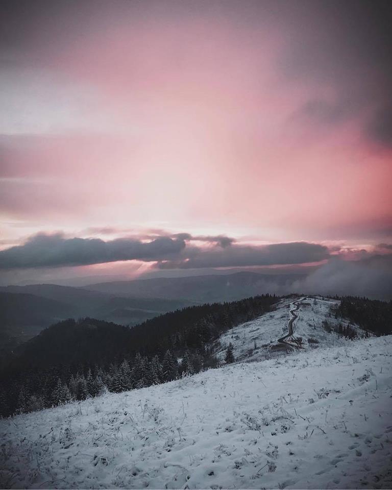 Сніг у Карпатах. Фото: Чорногірський гірський пошуково-рятувальний пост та Сніголавинна ситуація в Українських Карпатах у Facebook