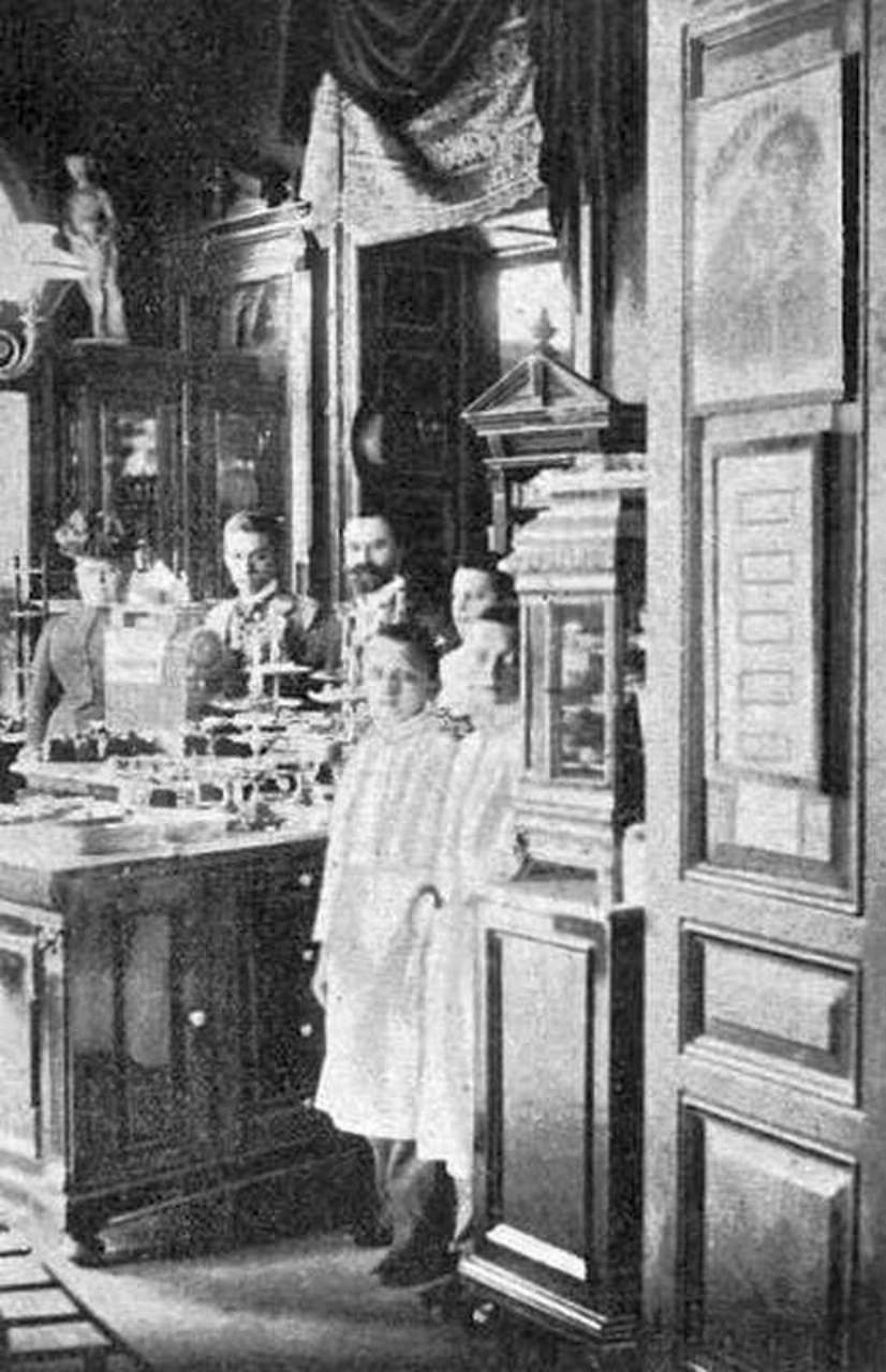 Буфет у цукерні Бенецького. Фото 1902 року
