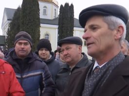 На Волині селяни зі штовханиною відстояли храм, який хотів привласнити московський патріархат