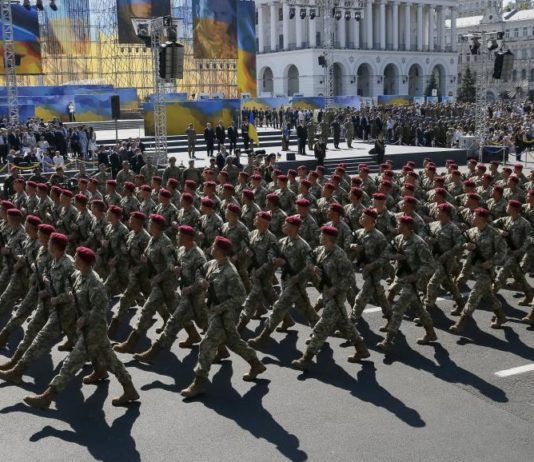 Зеленський пояснив, чому вирішив скасувати військовий парад на День Незалежності (відео)