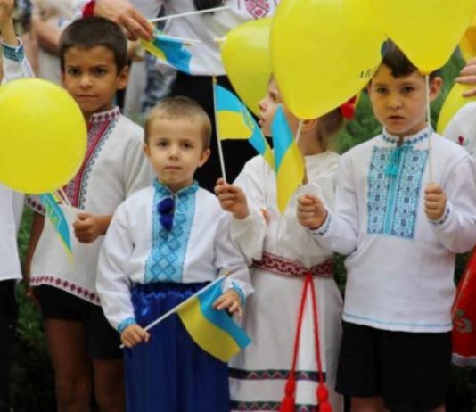 Без Росії всім стало краще – люди святкують визволення Авдіївки