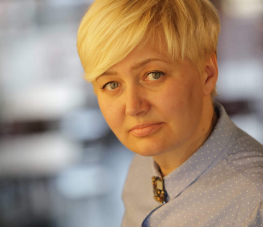 “І ви мені будете казати, що то була патріотична влада? СТБ вечірні новини. Ведуча бере інтерв’ю в голови партії “Слуга народу” – Лариса Ніцой