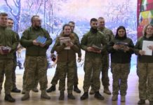 Українські військові влаштували свято Миколая для дітей прифронтового інтернату (відео)