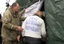 Жінка з Тризубом – бойовики передали власницю зоомагазину в Первомайську, яку затримали в жовтні 2018