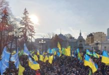 Під Верховною Радою збираються люди на безстрокову акцію протесту проти продажу землі