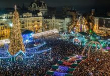 Під салютами в Новій Зеландії та з млинцями для дітей — як проводять свята політики