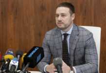 “Ти не бикуй, бл#дь! Чого ти вий#буєшся?!” – заступник Кличк Слончак під час затримання за напад на поліцейського (відео)