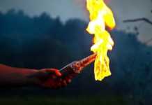 “Погрожують, дурдом! Що мені робити?”: медика, в якої запідозрили коронавірус, намагалися спалити разом з оселею