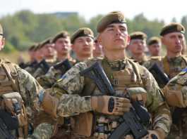 «Собі, бідним»: керівництво ЗСУ виписало собі премії у 380 % (документ)