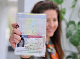 Польща відновила видачу українцям робочих віз – ЗМІ