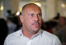 “Ідіот, наб’ю тобі є**ло”: Кива під Радою покрив нецензурною лайкою активіста (відео)