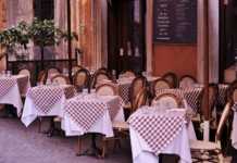 В Україні відкриють ресторани та кафе: їсти будемо з одноразового посуду, а замовляти – з нового меню