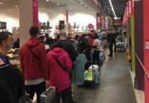 “Величезні черги, ніякої дистанції”: ЗМІ показали, як “не працює” скандальний “Епіцентр” (фото)