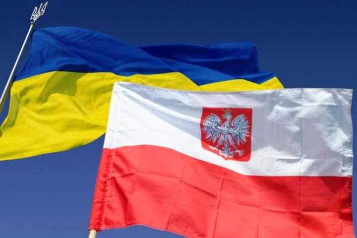 У Польщі сезонні працівники з України зможуть одночасно працювати у фермерських господарствах і відбувати карантин - У Польщі сезонним працівникам з України дозволили відбувати карантин у полі