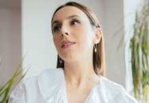 Вагітна Джамала показала чималий животик у стильній сукні: ніжні фото