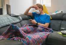 Уряд скасував обов’язкову обсервацію після поверненняз «червоної зони», однак є умова