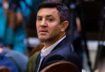 “Попа, как у Ким”: кандидат у мери Києва від “Слуги народу” Микола Тищенко крутить задом у машині і танцює (відео)