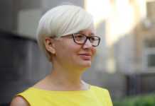 “Ці ворожі мразоти ніколи не зупиняться”: Ніцой розкритикувала ВРУ через закон про мову (відео)