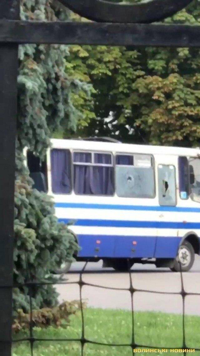 У Луцьку захопили автобус із людьми