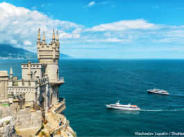 «Відвоювати не зможемо. Вони окопалися там» – ексфутболіст збірної України висловив думку щодо Криму