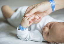 Зачинили через COVID-19: у Вінниці жінка народила сина під дверима пологового