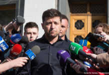 Петиція щодо відставки чинного президента набрала необхідні голоси у рекордний термін