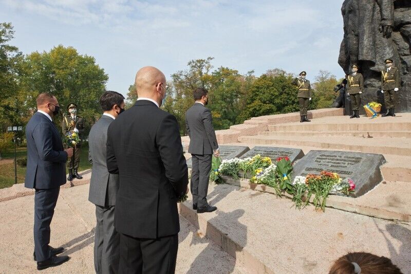 Зеленський вшанував пам'ять жертв розстрілу в Бабиному Яру.
