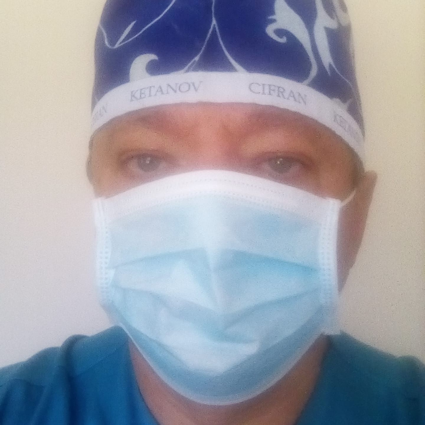 Із найперших днів карантину лікар Валентин Степченко був фактично на передовій боротьби з цією інфекцією, але ось сам врятуватися не зміг.