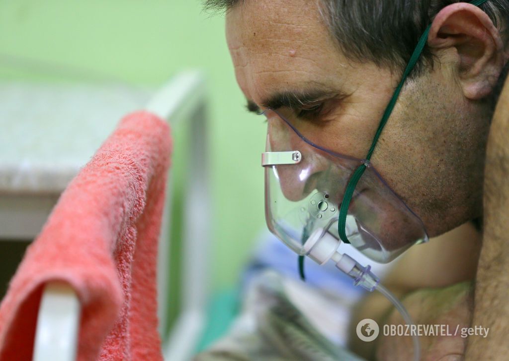 Пацієнтам доводиться дихати рятівним газом по черзі