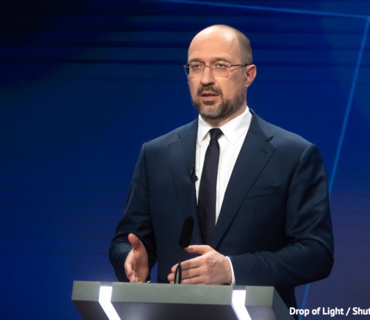 Денис Шмигаль зізнався, чи буде публічно вакцинуватися проти коронавірусу