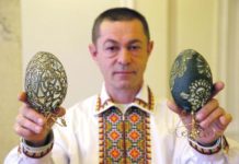 Українець зробив у яйці більше 52 тисяч отворів і встановив два світові рекорди (вражаючі фото)