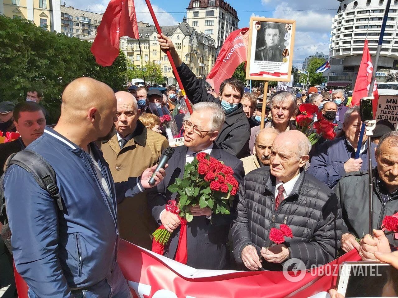 До Вічного вогню з'явився Петро Симоненко.