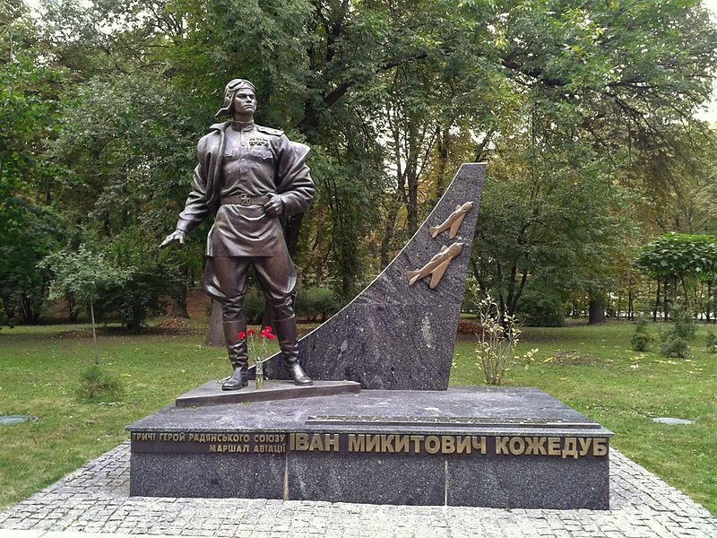 Пам'ятник Івану Кожедубу в Києві