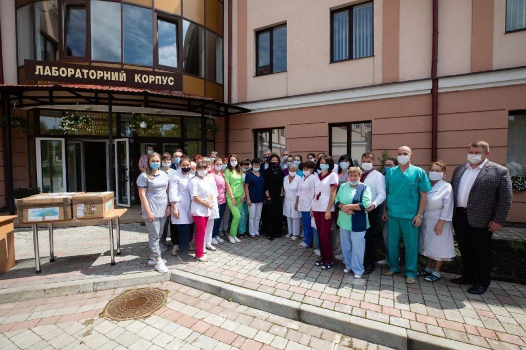 Порошенко – українським медикам: ви проявили себе як справжні герої