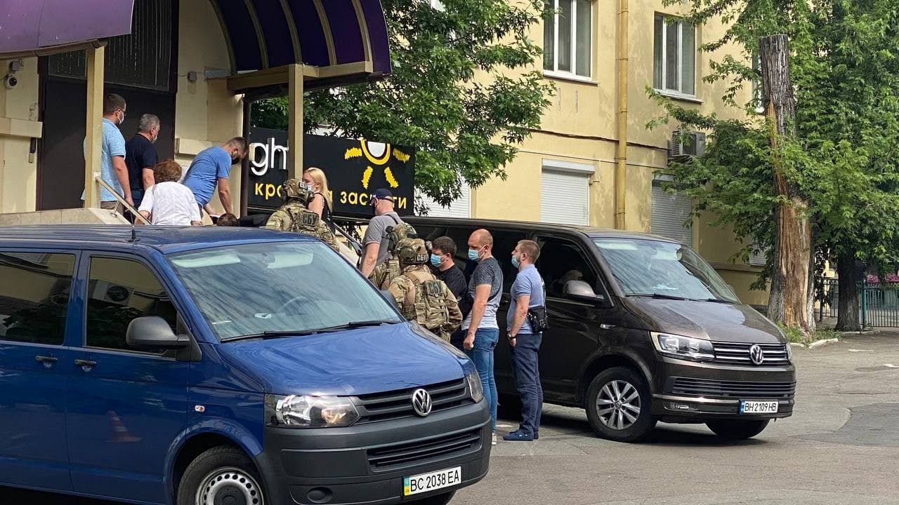 Прокурори й слідчі 24 червня провели нові обшуки в Медведчука