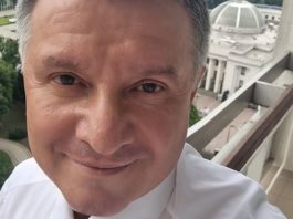 Усміхайтеся! Аваков після заяви про відставку з раннього ранку здивував дописом в Instagram