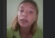 Дівчата-підлітки підпалили футболку з гербом України (відео)