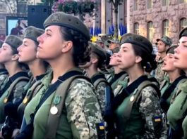 На параді до Дня незалежності курсантки будуть марширувати на підборах. Рішення рознесли в соцмережах
