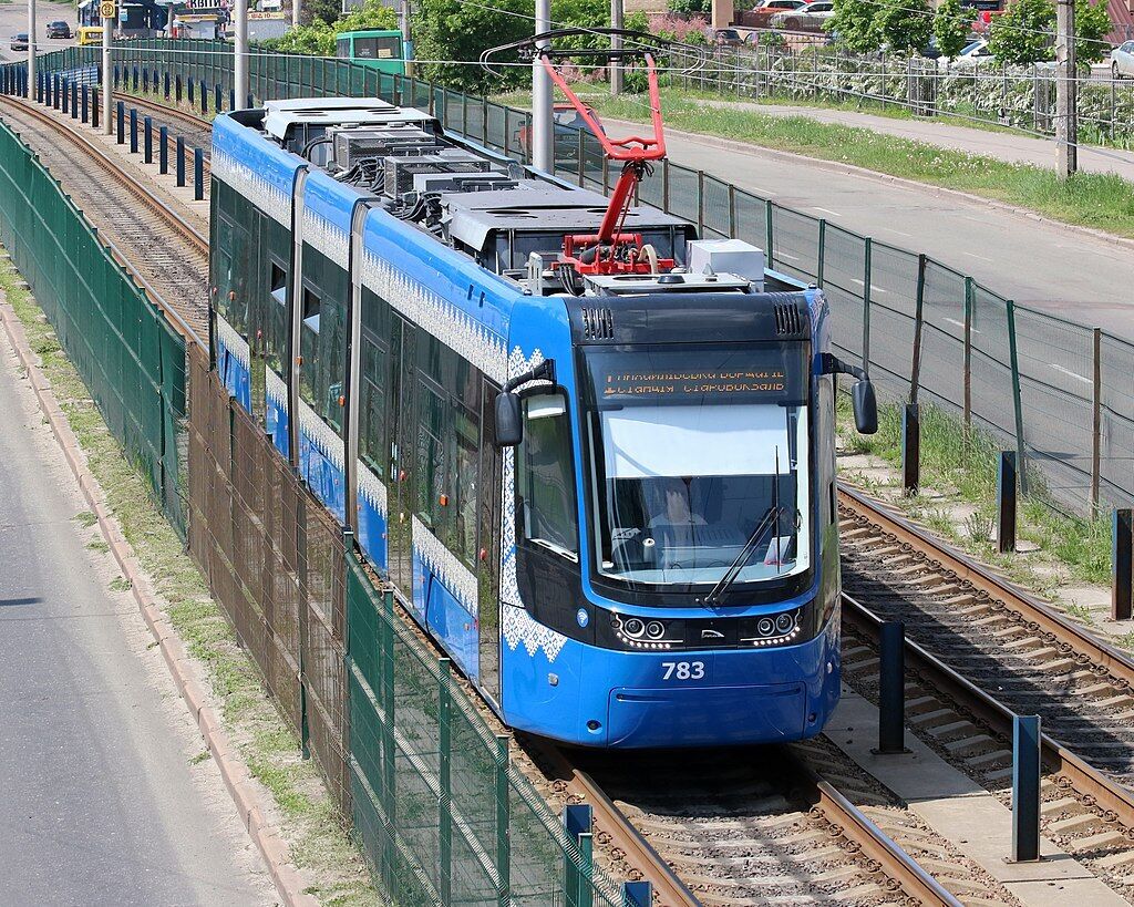 PESA в Києві на швидкісній лінії трамвая.