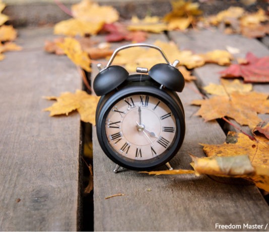 Перехід на зимовий час: як мінімізувати стрес і не заплутатися з переведенням годинників