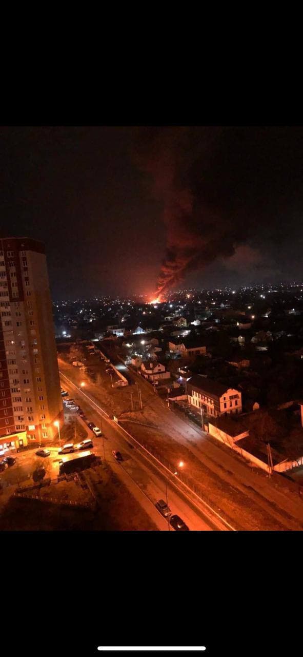 У Києві знову прогриміли вибухи: можливі авіаудари (відео)