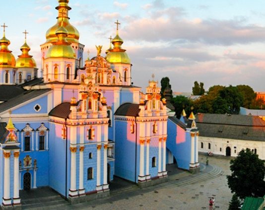 Михайлівський собор заграв дзвонами “Ой, у лузі червона калина”: потужне відео