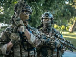 “Тепер точно злилися з ландшафтом”: українські спецпризначенці “мінуснули” погано замасковану техніку росіян (відео)