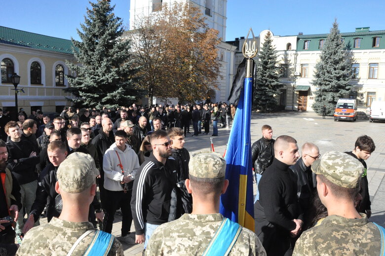 Із загиблим в бою з окупантами воїном Максимом Яловцовим (Регбістом) попрощалися в Києві 11